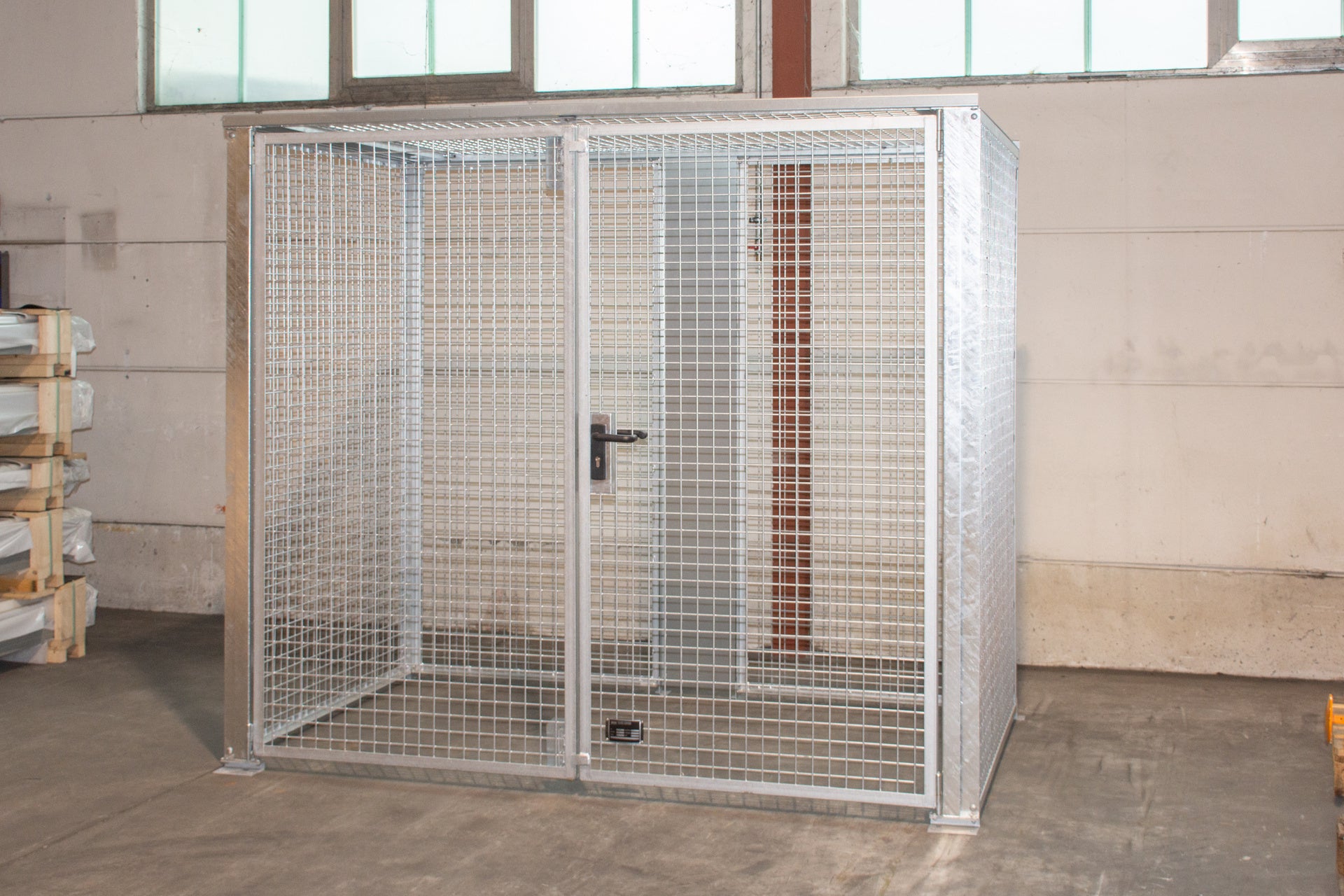 Security cage for storage LBM 1500