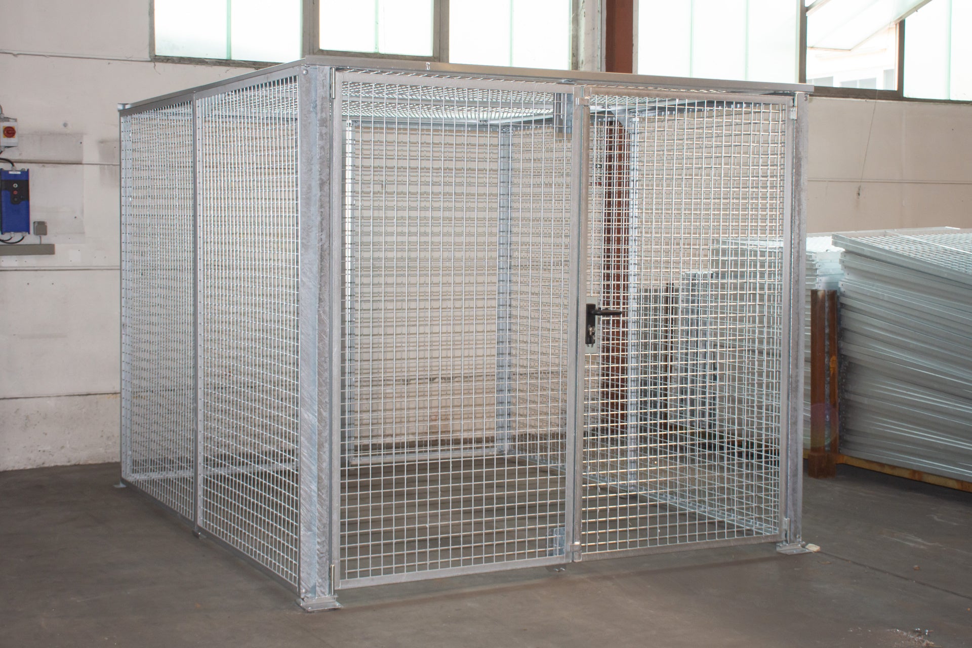 Security cage for storage LBM 3000