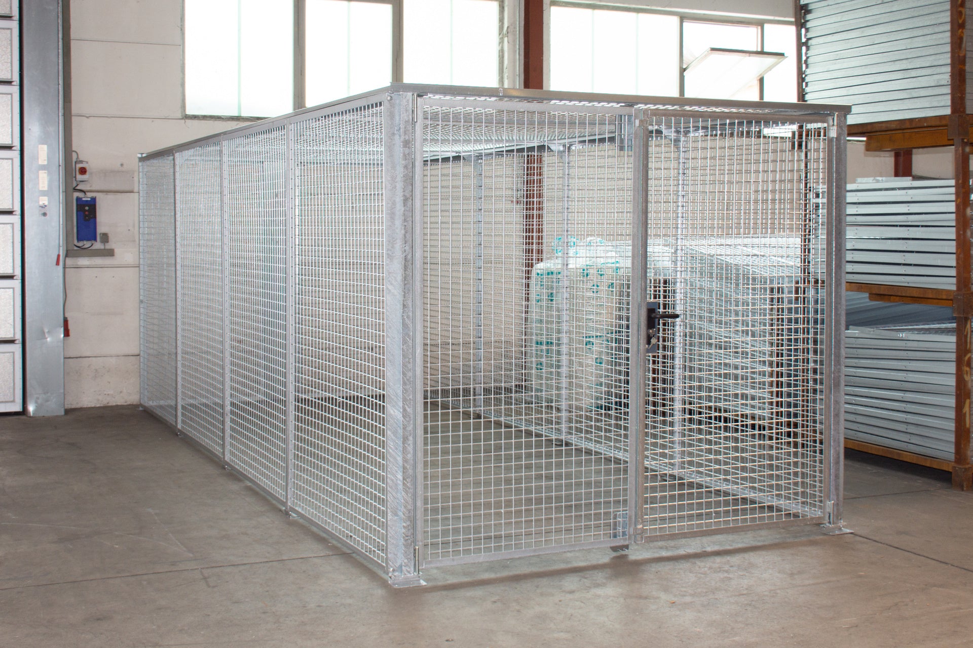 Security cage for storage LBM 6000