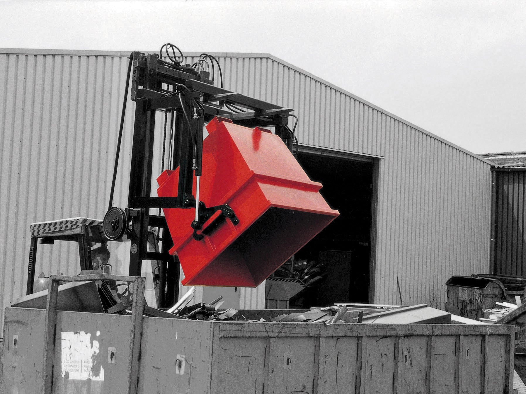 Hydraulic Traverse for Universal Containers UCT