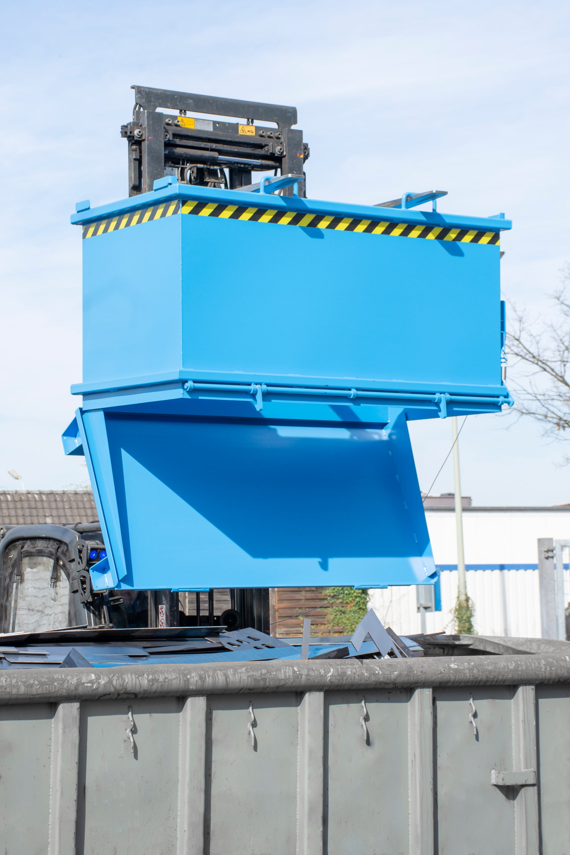 Container with Drop Away Base SB 1500