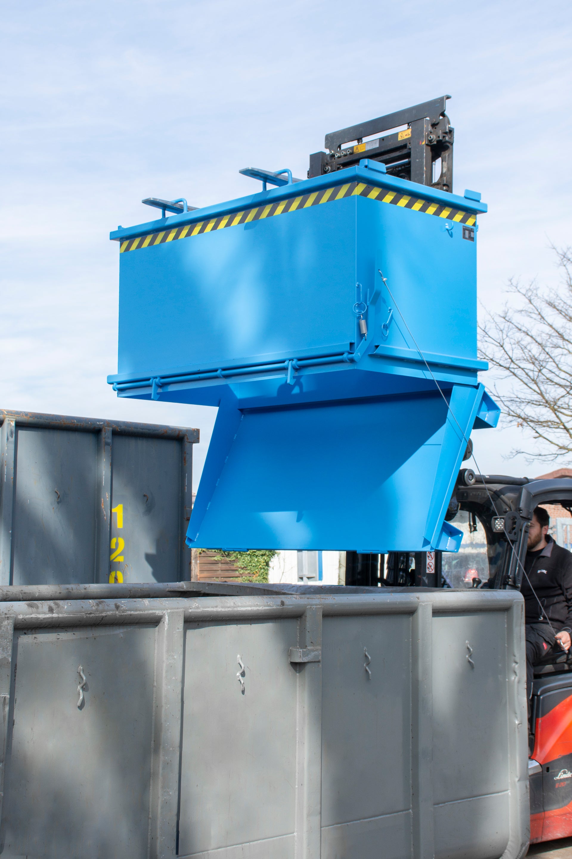 Container with Drop Away Base SB 1500