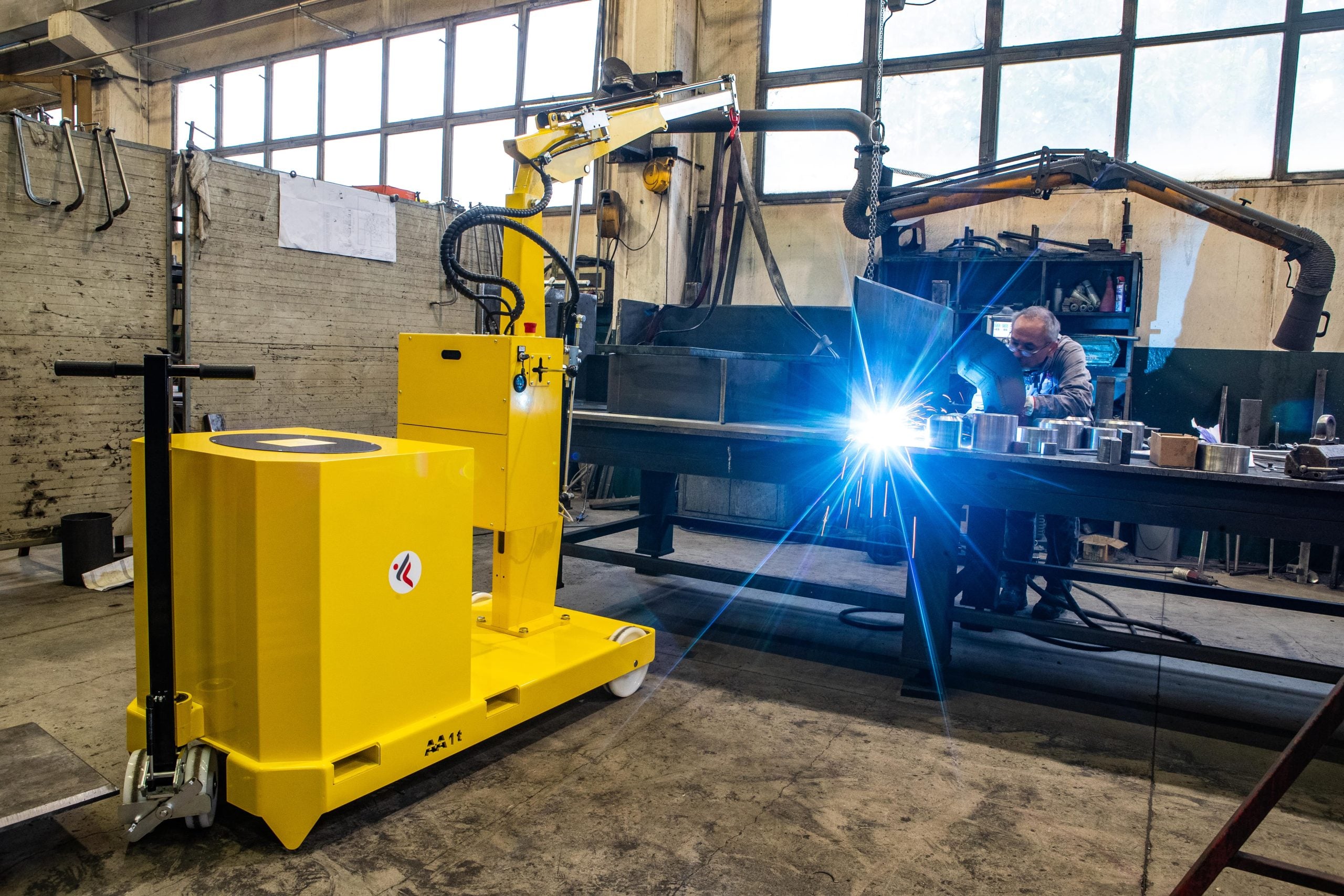 GZ1000 Electric Heavy Duty Fixed Crane – Extending Jib