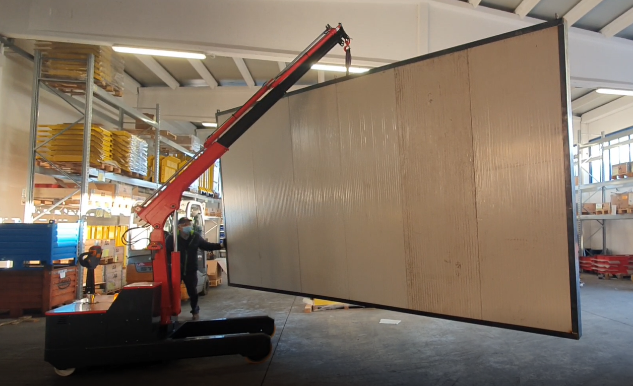 Omnia heavy duty counterbalanced motorised crane capacity 2.000 kg
