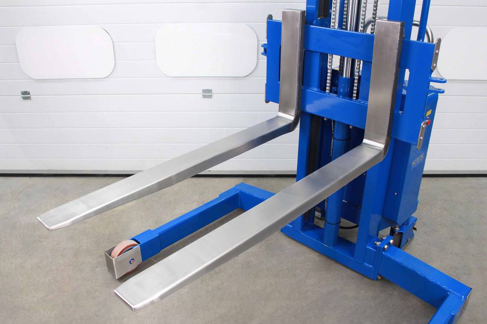 Lifting Machine Stp STS ATEX Straddle Stacker with Weighing System — Ballinphellic Lifting ...