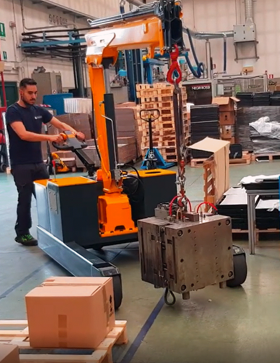 counterbalanced mobile crane Omnia for loads up to 2 tons